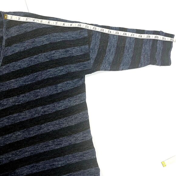 American Eagle L V‑Neck Sweater Navy Black Stripe Knit Fall Layering - Picture 4 of 10